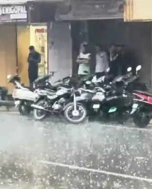 नौतपा के बीच झमाझम बारिश, कंचे के आकार के ओले गिरे