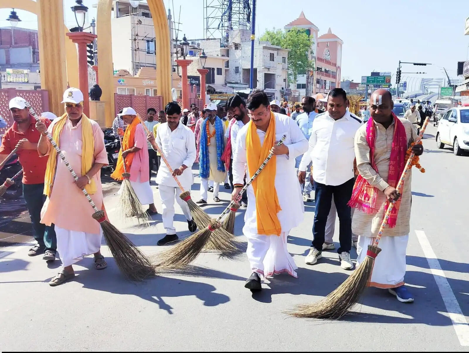 स्वच्छता&nbsp;अभियान के&nbsp;साथ&nbsp;घर-घर&nbsp;संपर्क&nbsp;में&nbsp;जुटे&nbsp;भाजपा कार्यकर्ता
