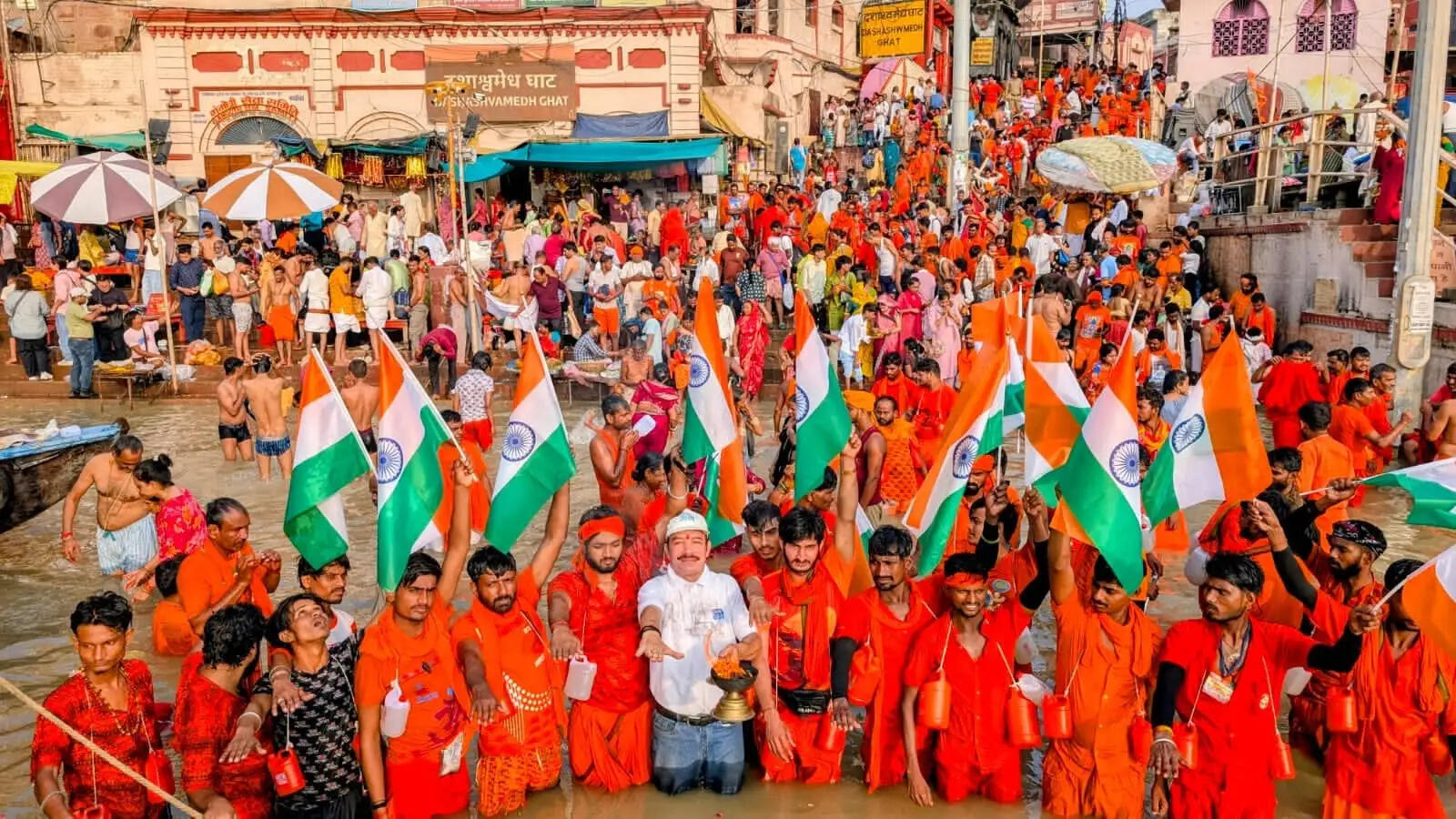 श्रावण मास की शिवरात्रि पर गंगा किनारे गूंजा राष्ट्रभक्ति का संदेश, श्रद्धालुओं ने सेवा-स्वच्छता और पर्यावरण संरक्षण का लिया संकल्प
