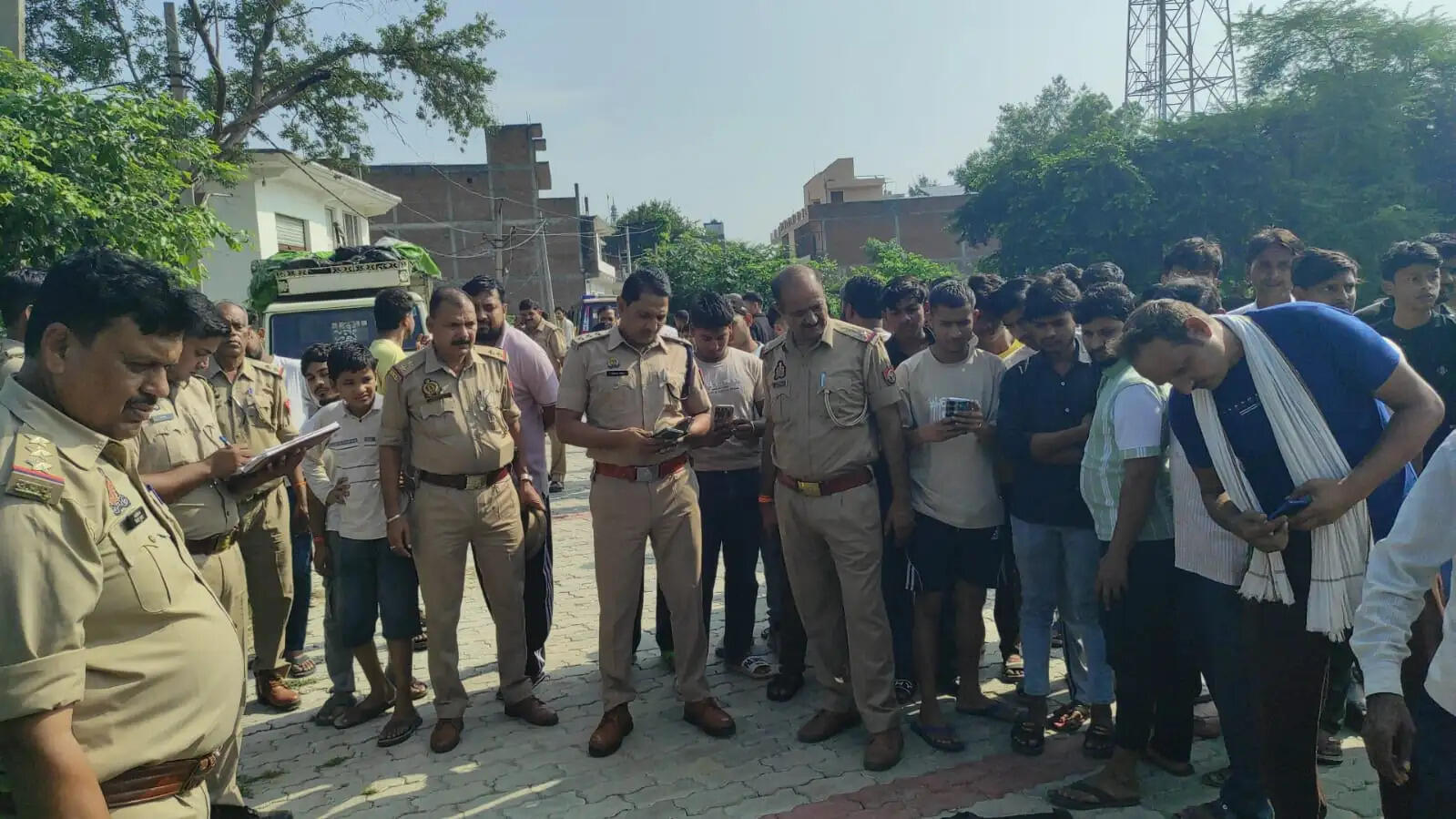 औरैया : हाईटेंशन तार टूटकर साइकिल सवार मजदूर पर गिरा, मौके पर मौत