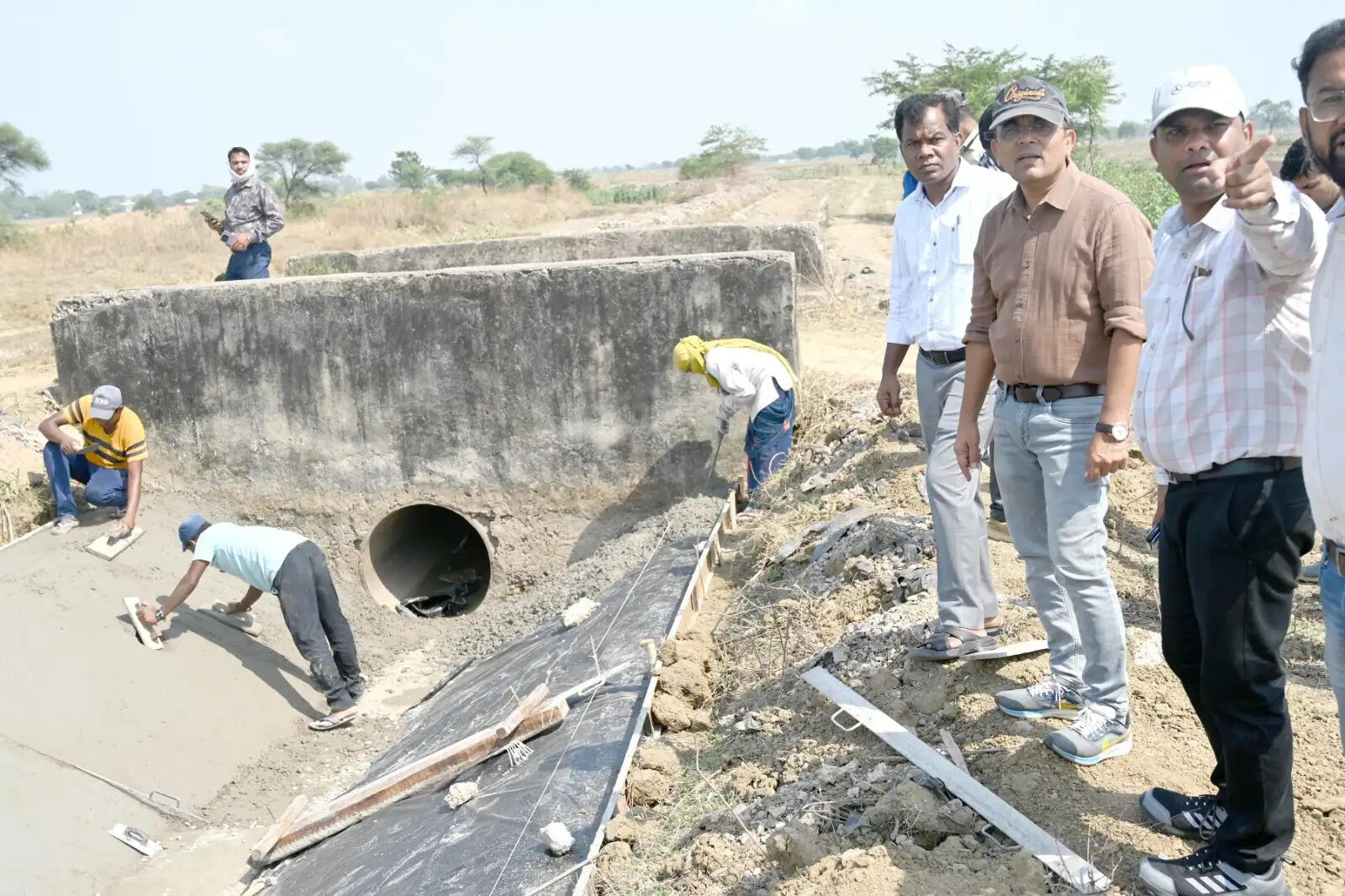 जांजगीर-चांपा में विकास कार्यों की कलेक्टर ने की मैदानी मॉनिटरिंग, निर्माणाधीन कार्यों का लिया जायजा