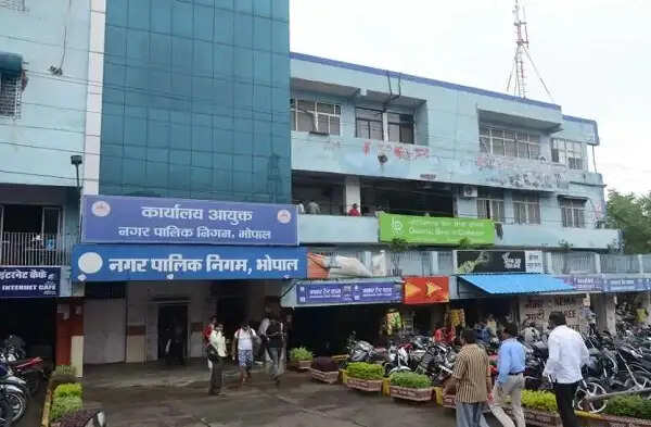 लीचेट रिसाव पर महापौर सख्त, कचरा परिवहन करने वाली कंपनी पर 11 का जुर्माना