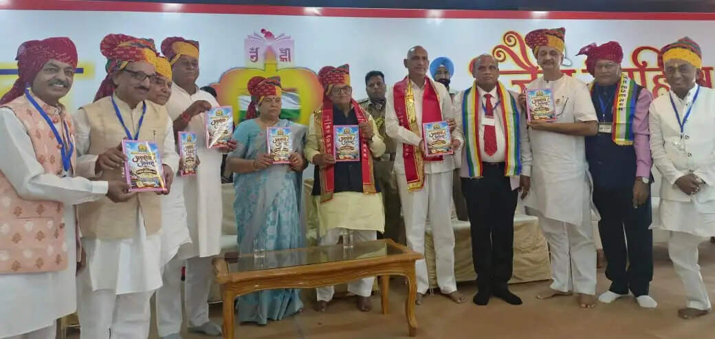 अतीत का दर्शन करवाने के साथ भविष्य को दिशा देने का काम करते हैं साहित्यकार : राज्यपाल गुलाब चंद कटारिया