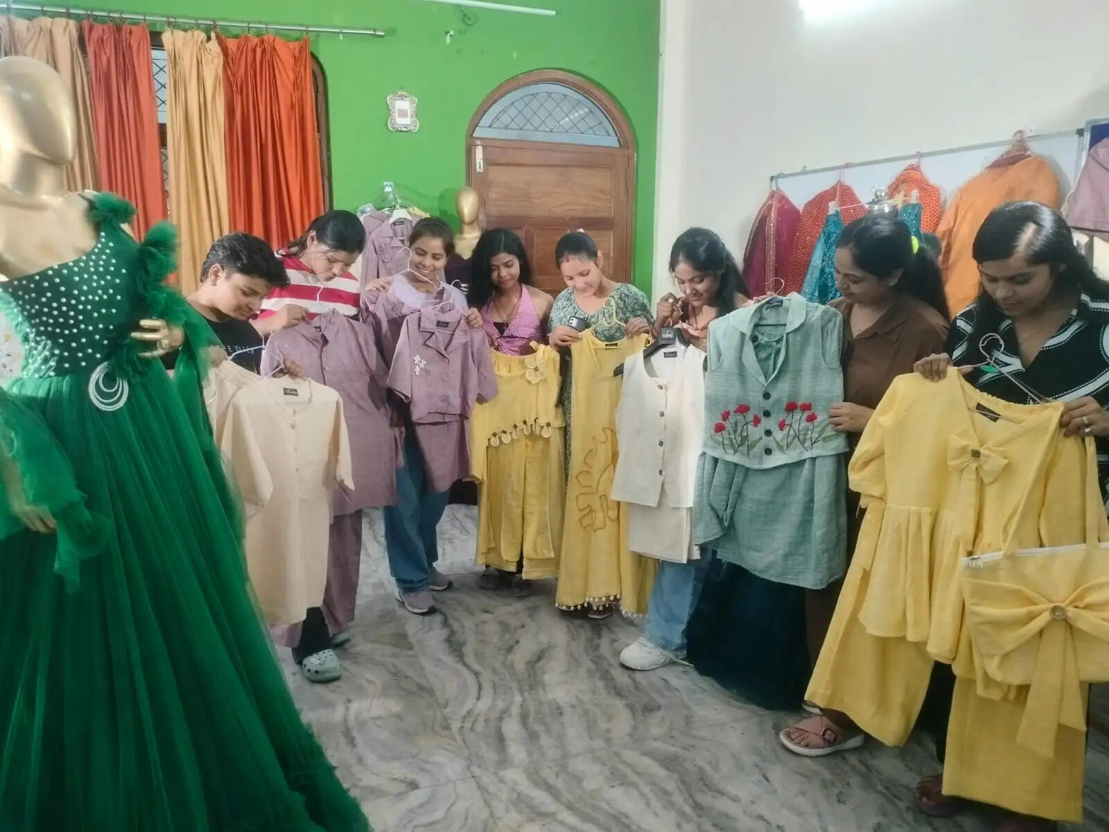 आईएएफटी की छात्राओं के डिजाइन किए परिधान टोक्यो में होंगे प्रदर्शित