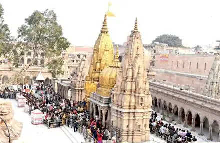 योगी सरकार में बढ़ी आस्था की रौनक, काशी विश्वनाथ मंदिर में रिकॉर्ड तोड़ श्रद्धालुओं ने किए दर्शन