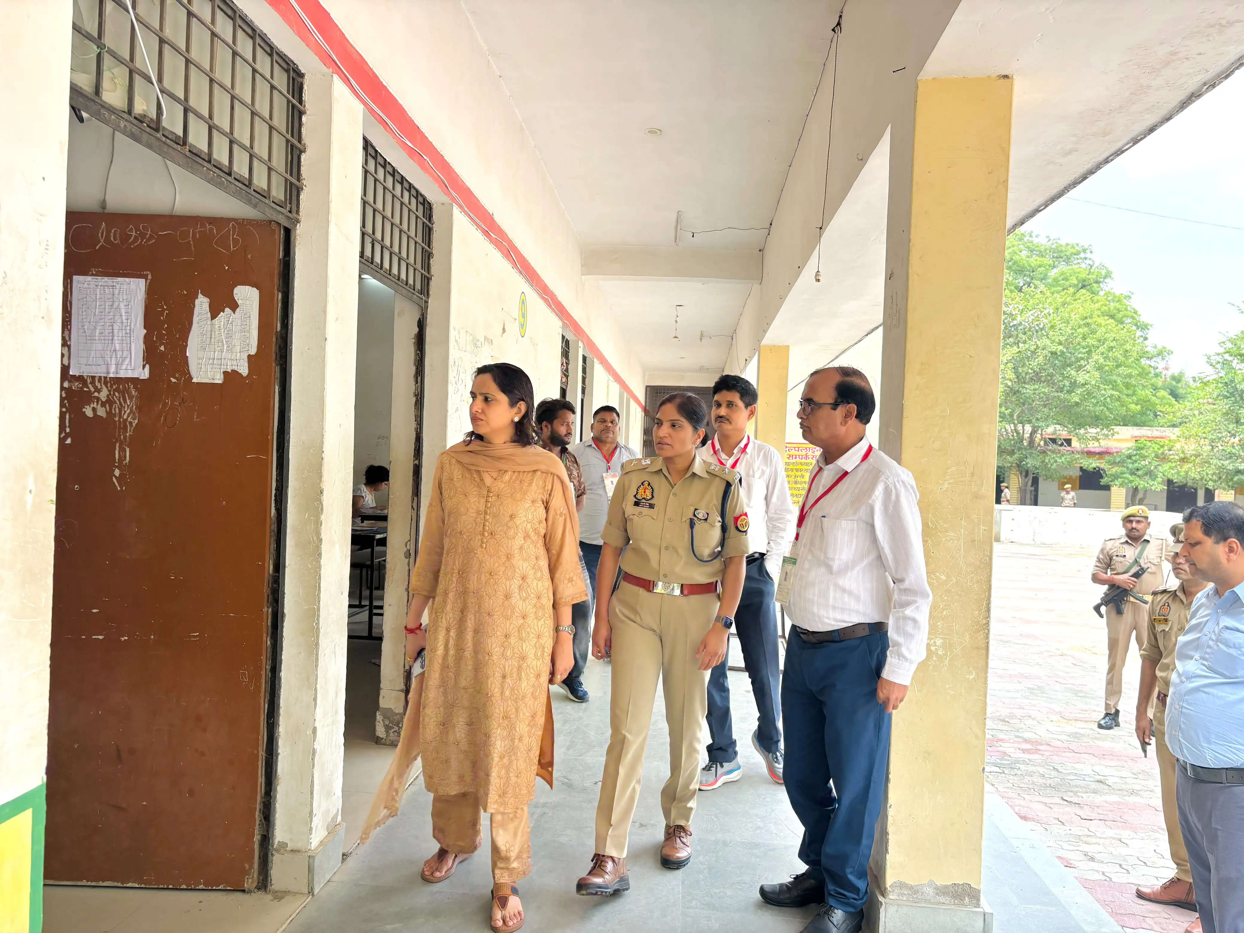 शिक्षक पात्रता परीक्षा : जिलाधिकारी ने एसपी के साथ केंद्रों का निरीक्षण, नकल माफियाओं पर रही पैनी नजर