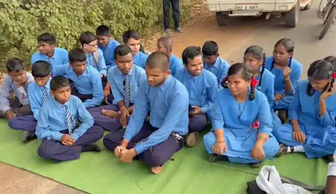 जगदलपुर&nbsp;में&nbsp;दिव्यांग छात्रों ने शिक्षकों की कमी को लेकर किया प्रदर्शन