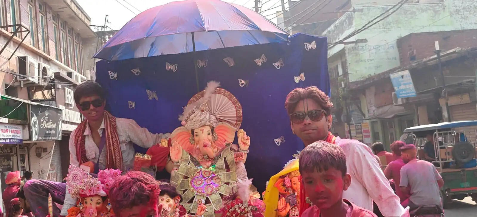 गणपति बप्पा मोरया, अगले बरस तू जल्दी आ...