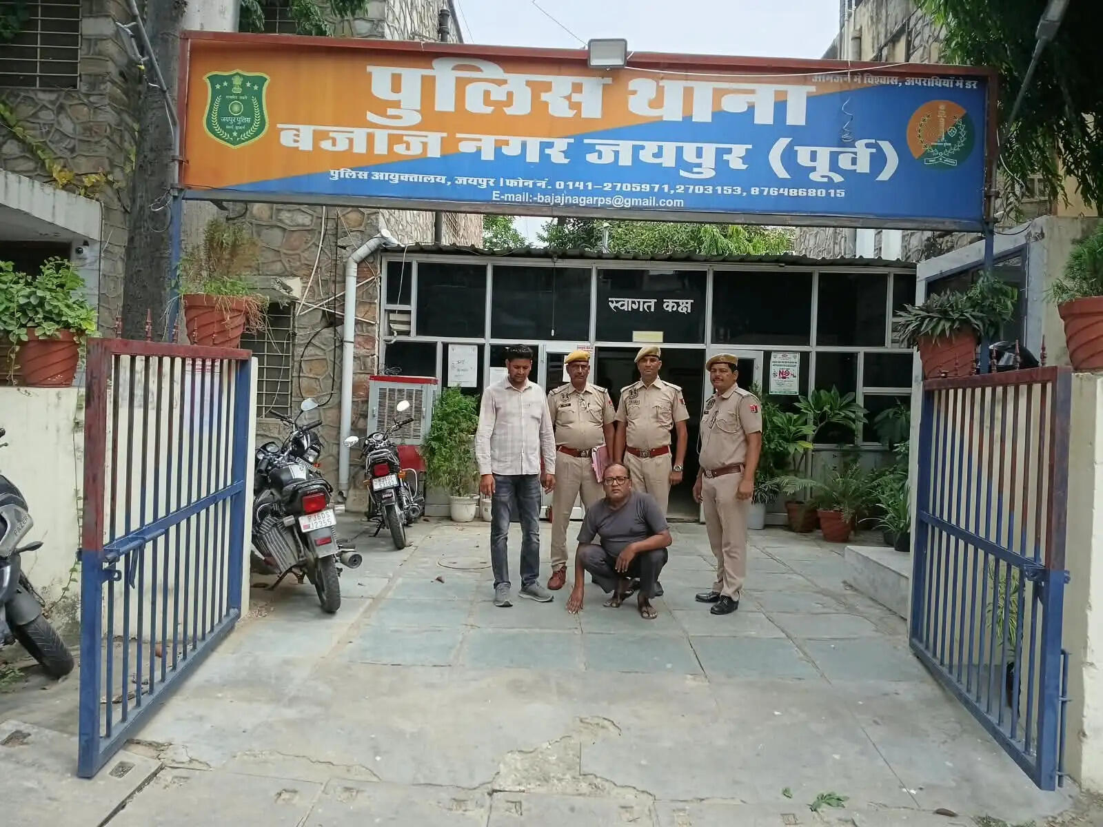 किन्नर का वेश धर ज्वेलरी शॉप में घुस सोने के टॉप्स और अंगूठी चुराने वाला गिरफ्तार