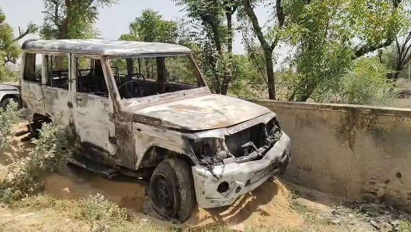 स्कूल जा रही नाबालिक का किडनैप कर गैंगरेप, वाहन को ग्रामीणों ने लगाई आग