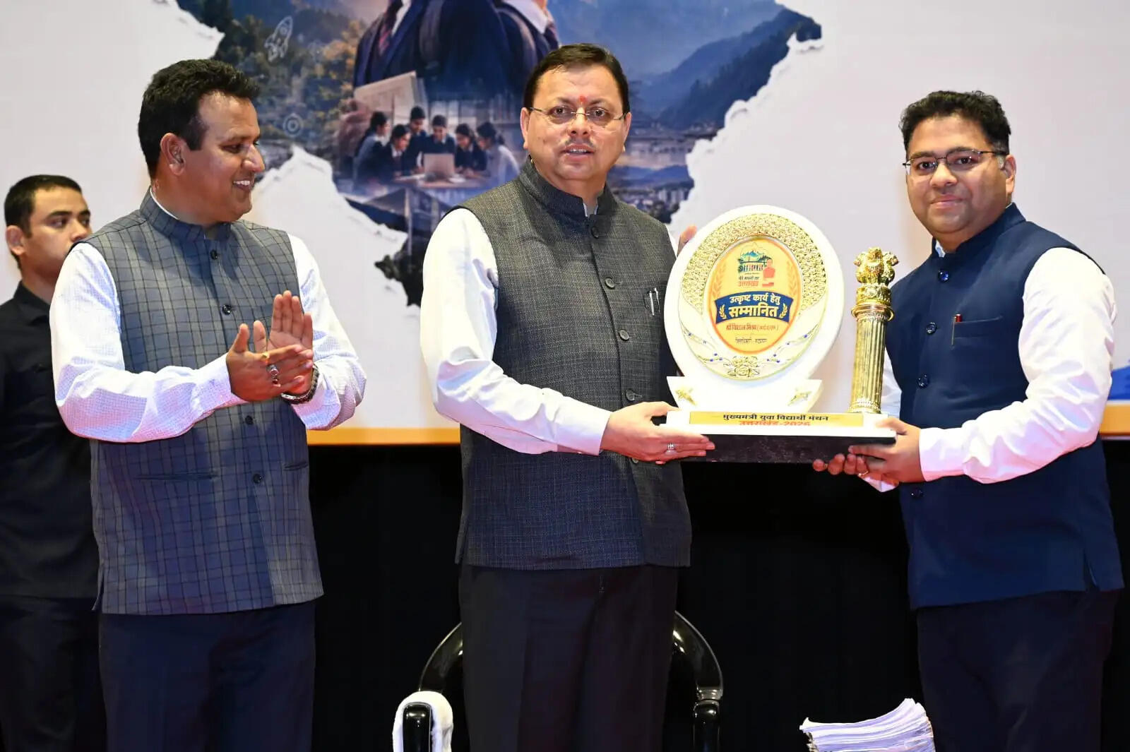 युवा केवल नौकरी खोजने वाले नहीं, बल्कि नौकरी देने वाले बनेंः धामी