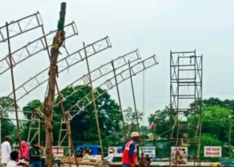 जर्मन हैंगर की ऊंचाई से गिरा मजदूर, मौके पर मौत