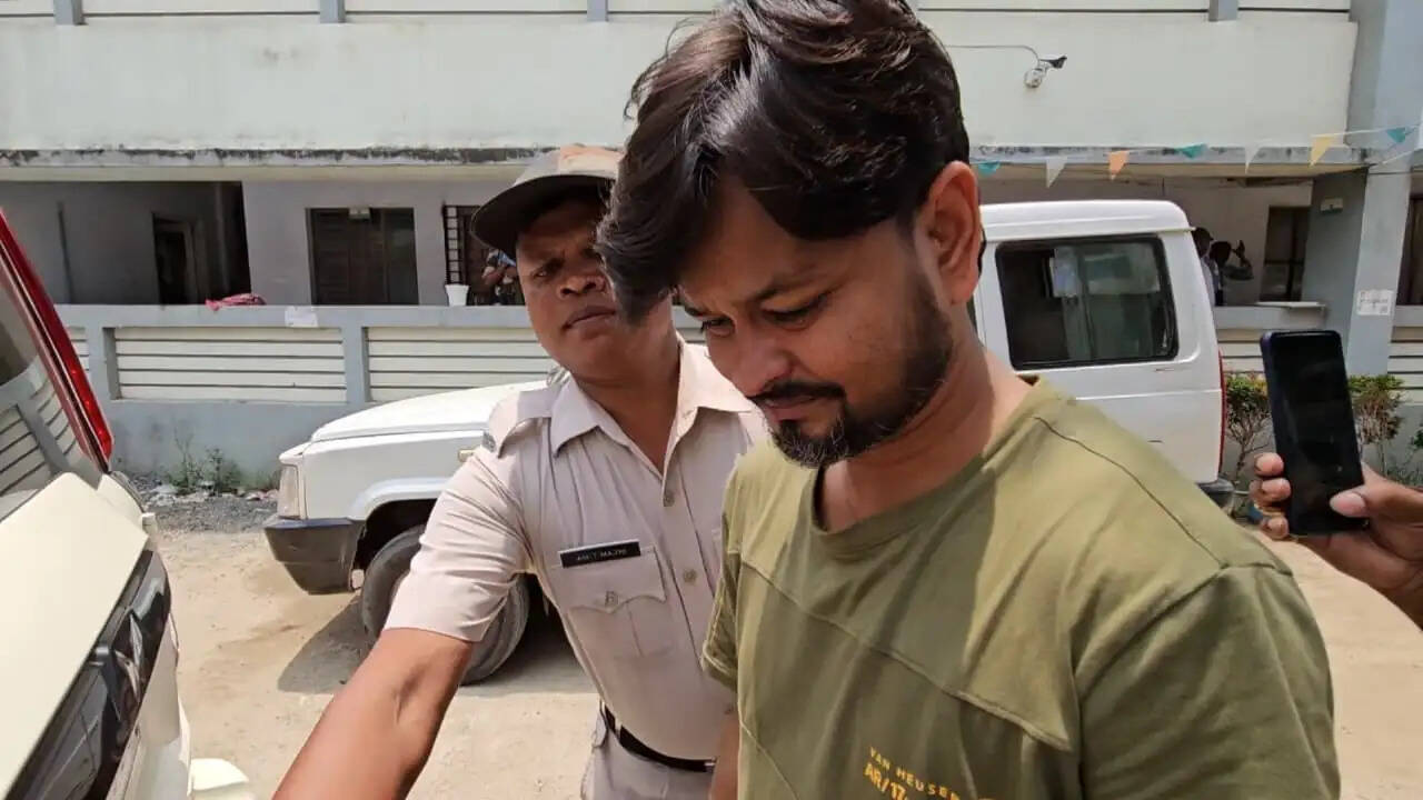 आरामबाग में हथियार बरामदगी मामले में तृणमूल नेता शेख राकेश अली गिरफ्तार
