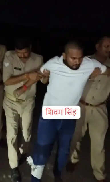 पुलिस मुठभेड़ : 02 घायल समेत तीन बदमाश गिरफ्तार