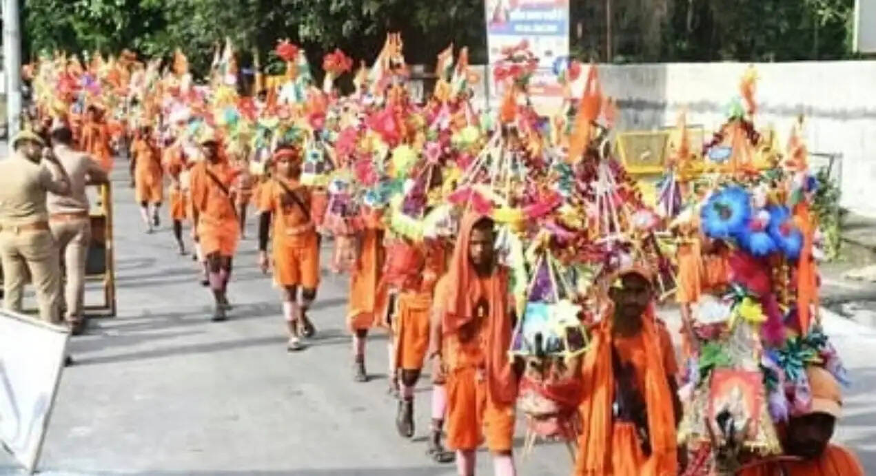 मुरादाबाद : हरिद्वार और दिल्ली रोड हुई भगवामय, डेढ़ लाख से अधिक कांवडिएं हरिद्वार व बृजघाट से कांवड़ लेकर पहुंचे