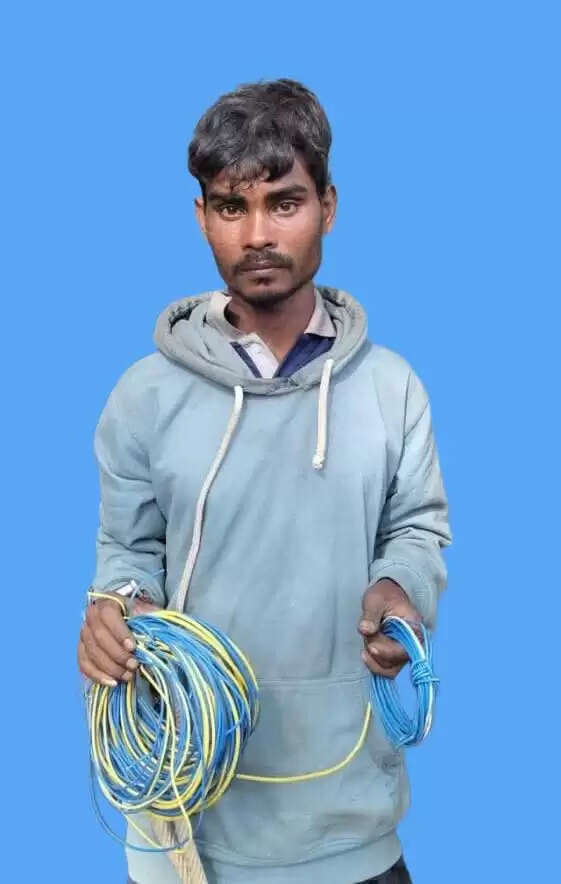 तार चुराने के आरोप में एक आरोपित गिरफ्तार