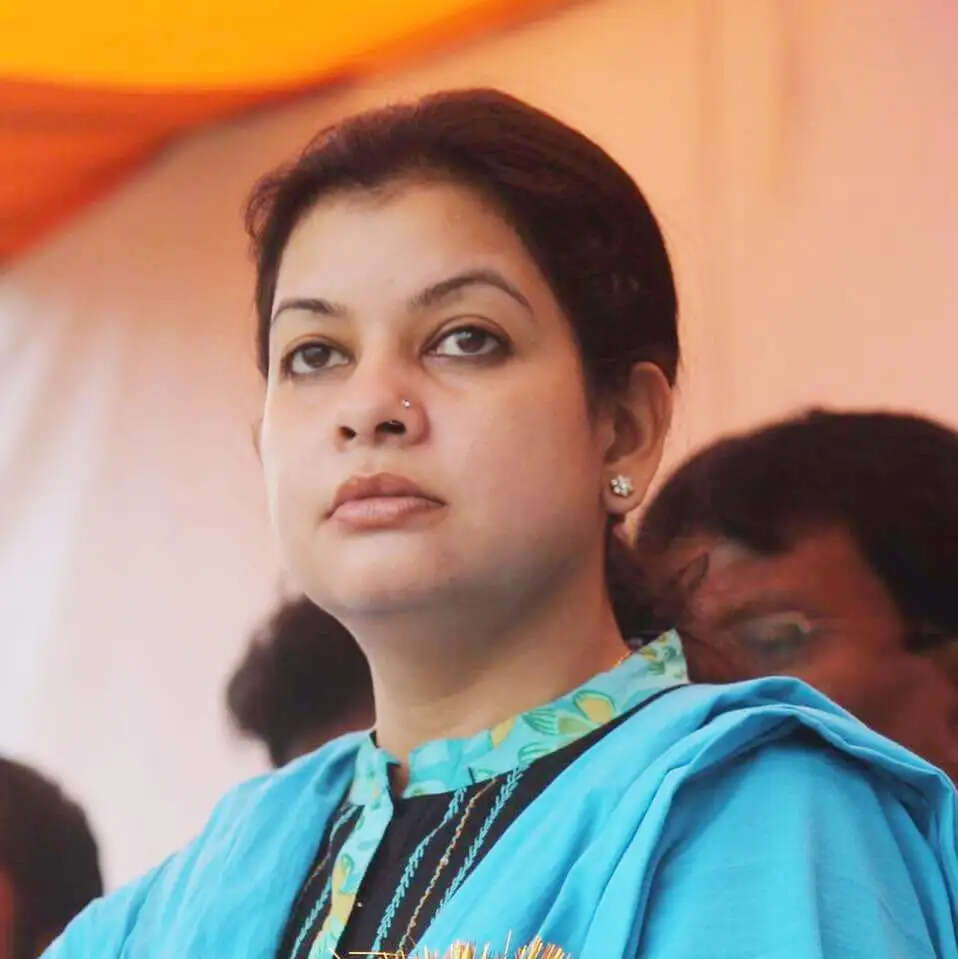 चुनाव 26 : मालतीपुर से कांग्रेस उम्मीदवार मौसम बेनज़ीर नूर ने भरा नामांकन