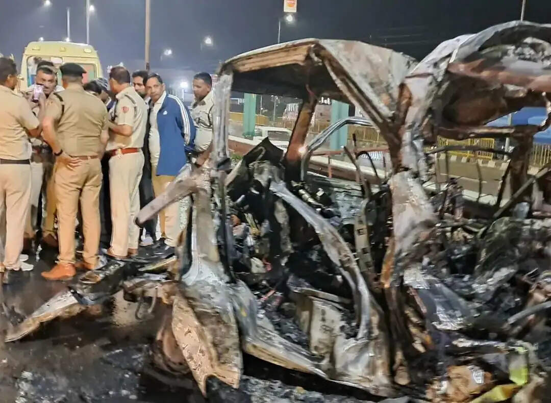 पानीपत:हादसे में गाड़ी में लगी आग, जिंदा जली महिला, तीन घायल