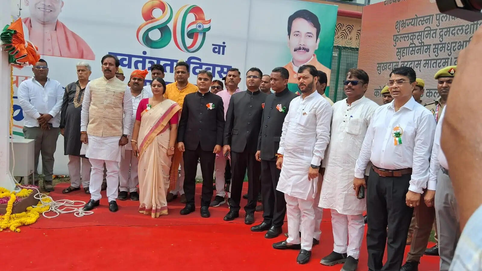वाराणसी में आन-बान-शान से लहराया तिरंगा, बाबा विश्वनाथ का तिरंगा शृंगार ने मनमाेहा