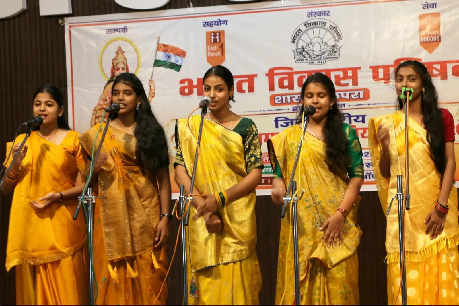 समूहगान में आर्य कन्या उच्च विद्यालय बना विजेता, सीपीएस उपविजेता