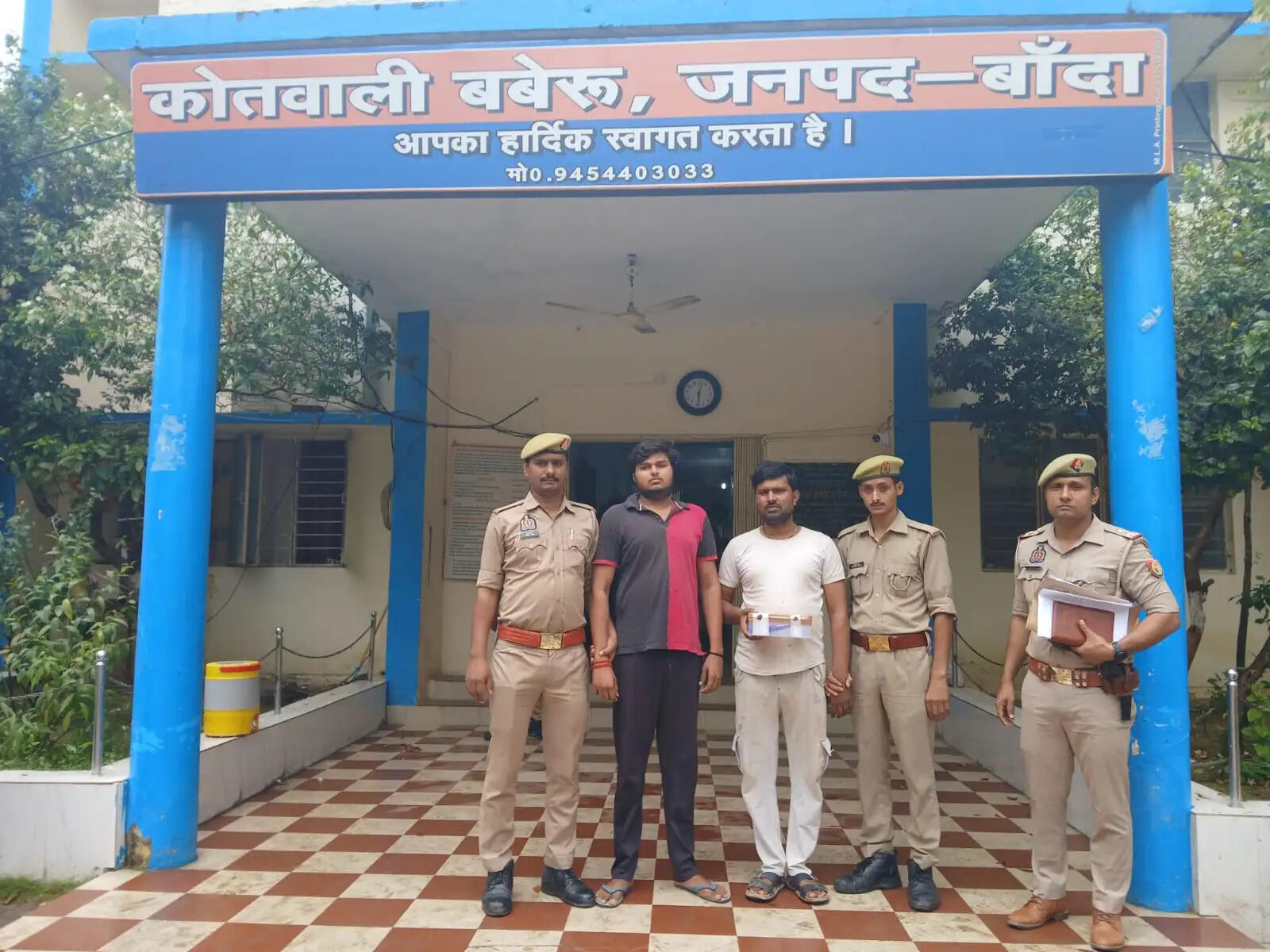 पारिवारिक विवाद में पिता को गोली मारने वाला पुत्र और मामा गिरफ्तार