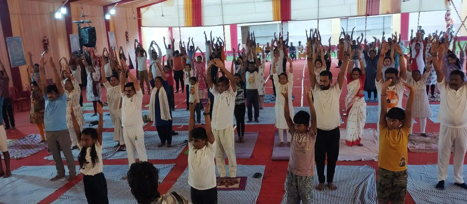 पांडु सीनियर सिटीजन फोरम ने मनाया योग दिवस