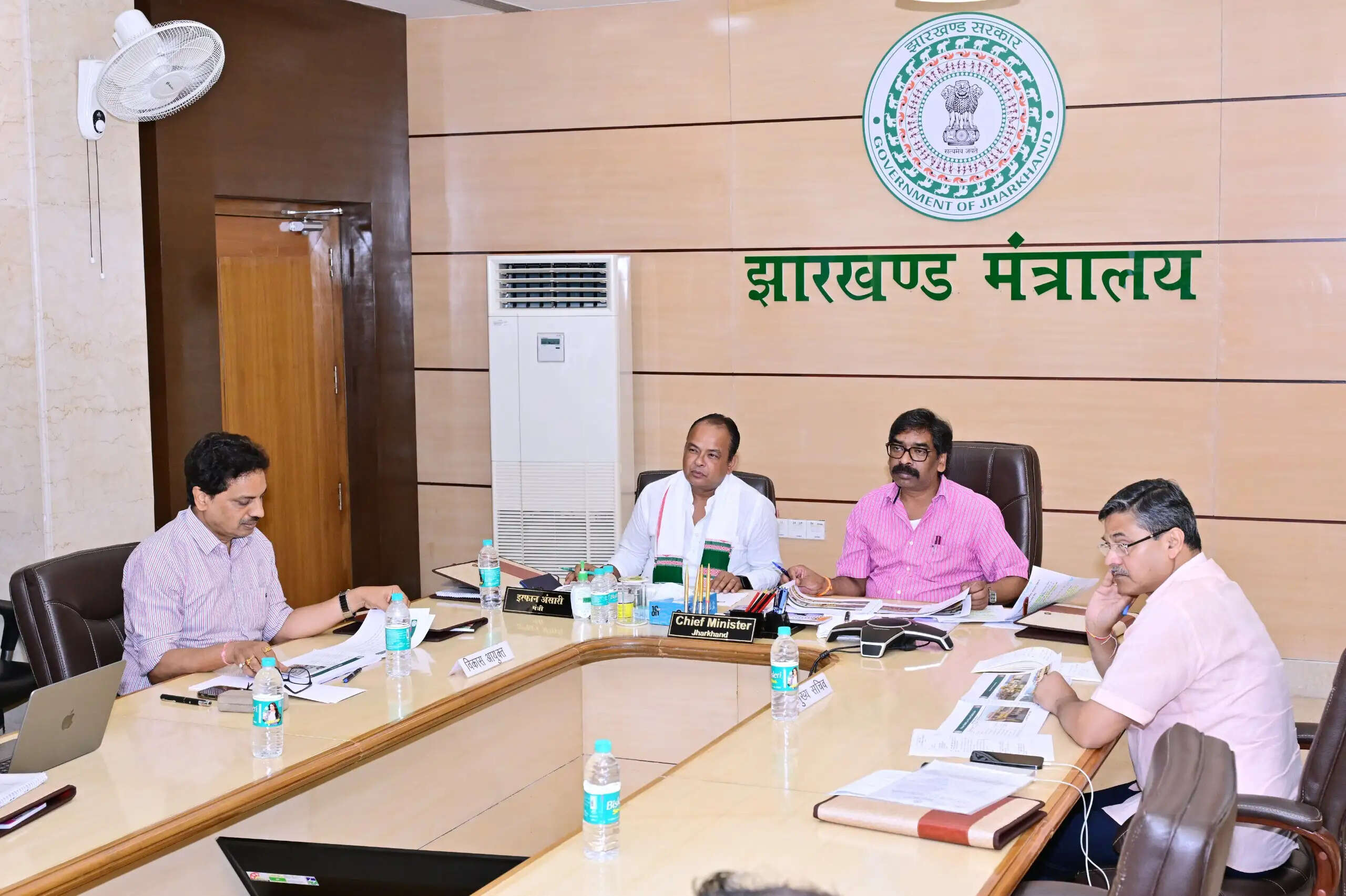 स्वास्थ्य विभाग की समीक्षा में मुख्यमंत्री ने एम्बुलेंस सेवा पर जताई नाराजगी, एआई कंट्रोल रूम बनाने को कहा