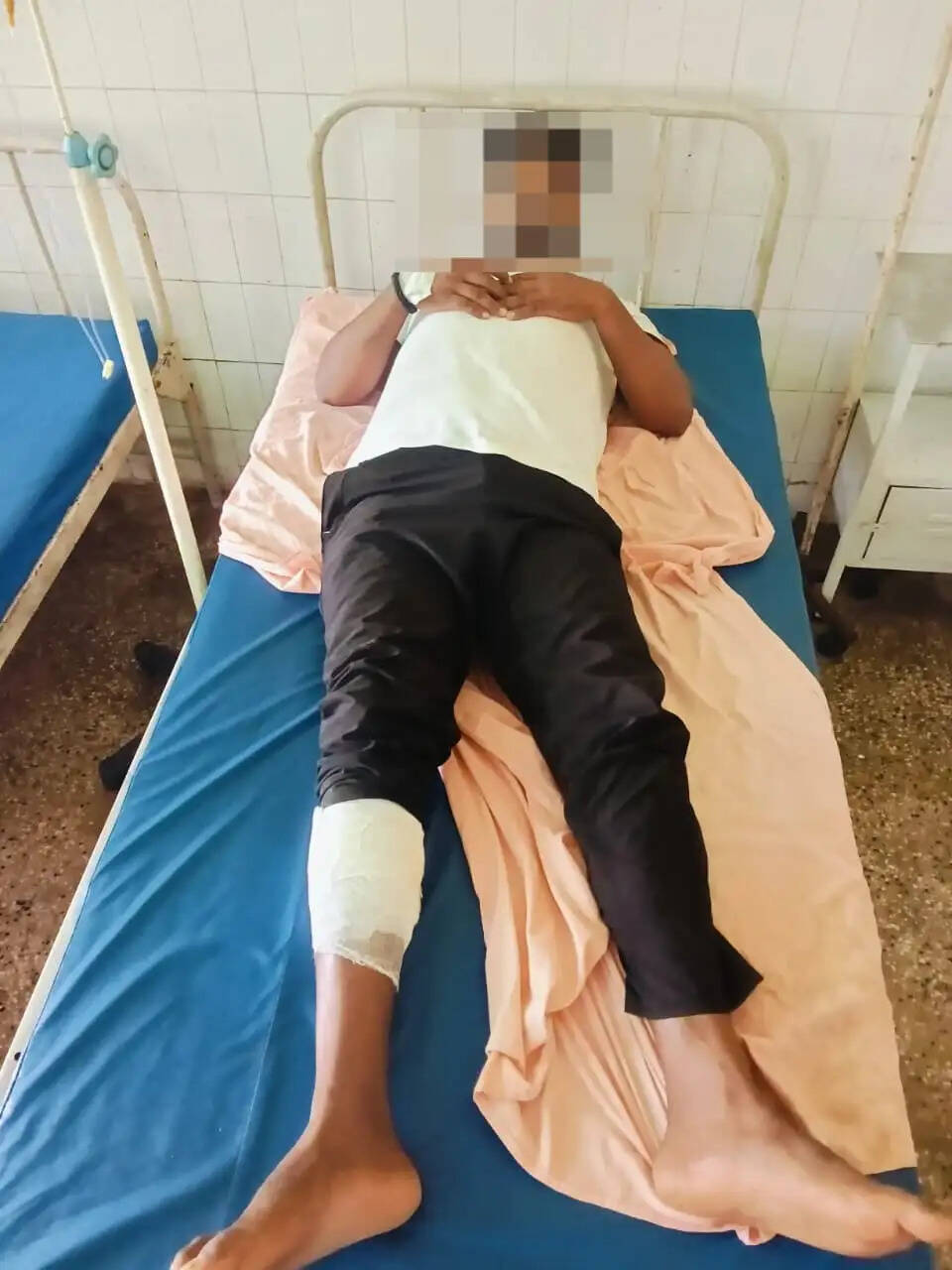 जौनपुर में पुलिस मुठभेड़ पांच बदमाश गिरफ्तार, 8 तमंचे, देसी रिवॉल्वर और दो बाइक बरामद