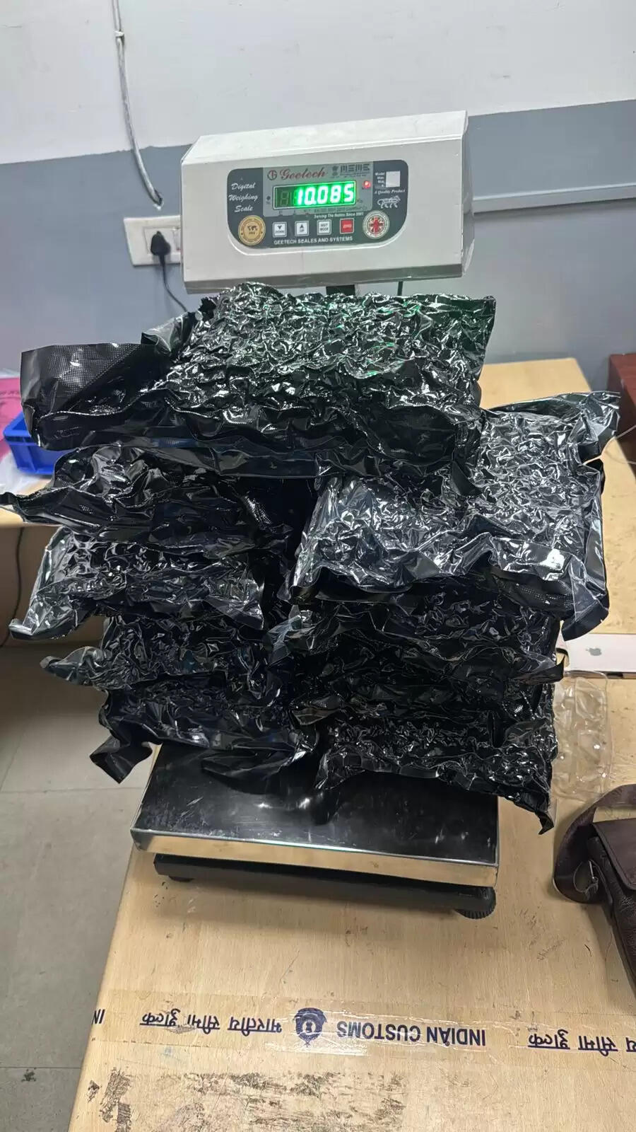 आईजीआई एयरपोर्ट पर 8.77 किलो गांजा जब्त, बैंकॉक से आए दो भारतीय यात्री गिरफ्तार