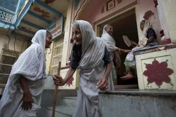 इतिहास के पन्नों में 23 जूनः अपनों से उपेक्षित और समाज से बहिष्कृत विधवाओं का दिवस