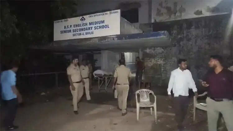 कॉलेज छात्र का शव फंदे से लटका मिला, पुलिस जांच में जुटी