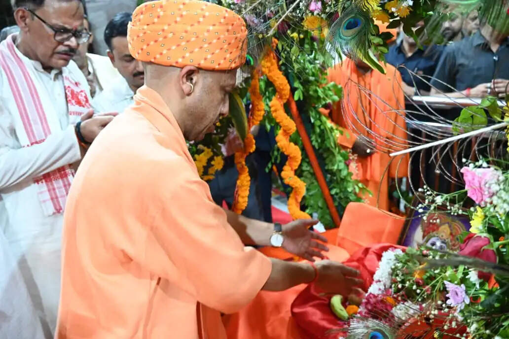 गोरक्षपीठ में मुख्यमंत्री योगी ने मनाया गोपाल का प्राकट्योत्सव