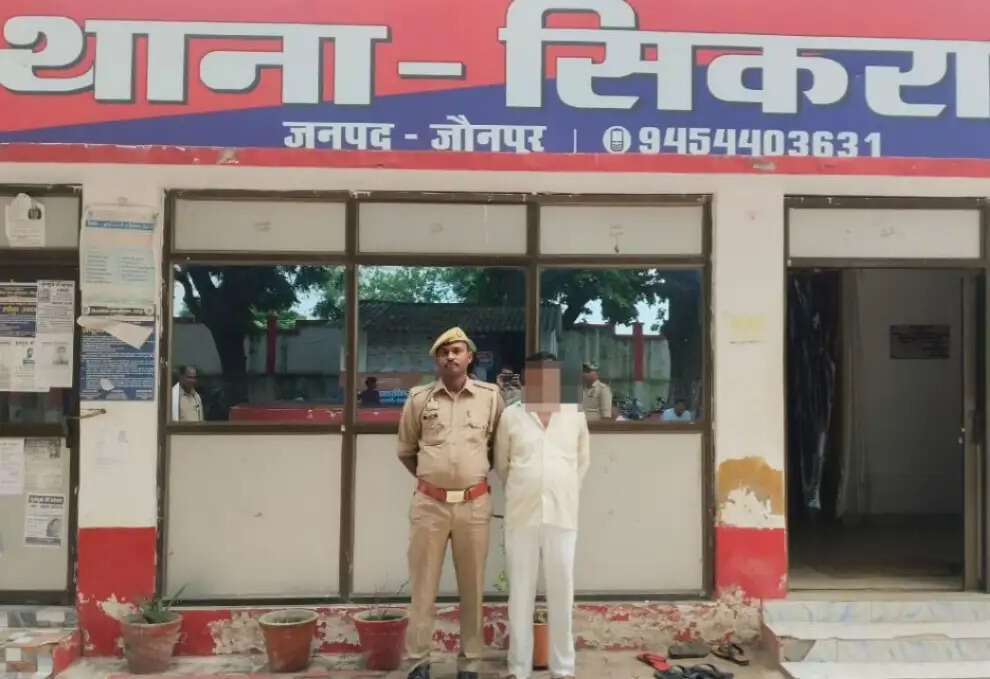 सिकरारा पुलिस ने गैर इरादतन हत्या के मामले में वांछित आरोपित को किया गिरफ्तार
