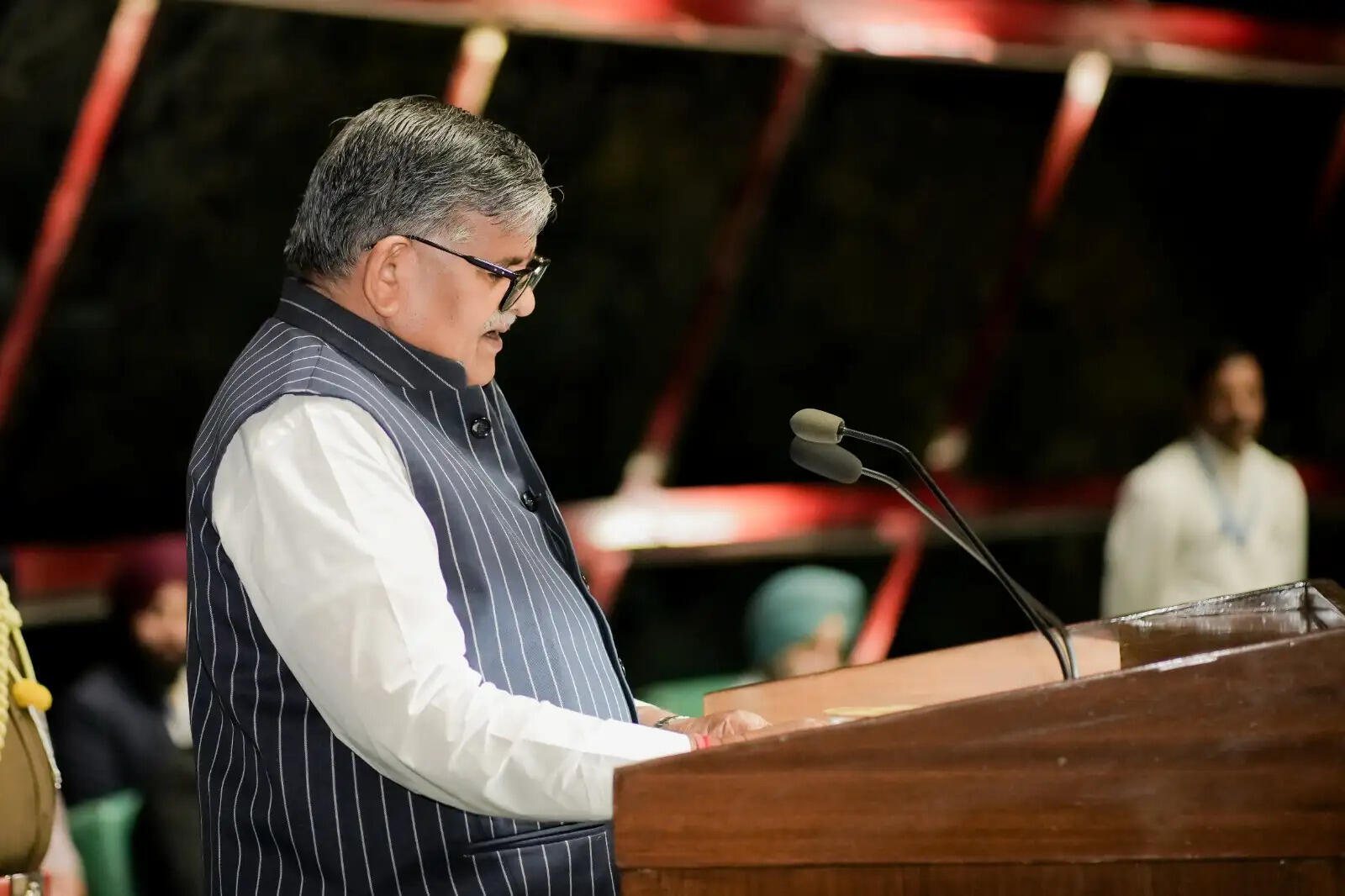 पंजाब में राज्यपाल के अभिभाषण पर सदन के भीतर व बाहर कांग्रेस का हंगामा