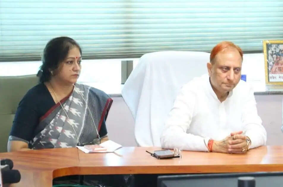 सत्य निकेतन हादसे पर निगम की बड़ी कार्रवाई, उपायुक्त समेत पांच अधिकारी निलंबित