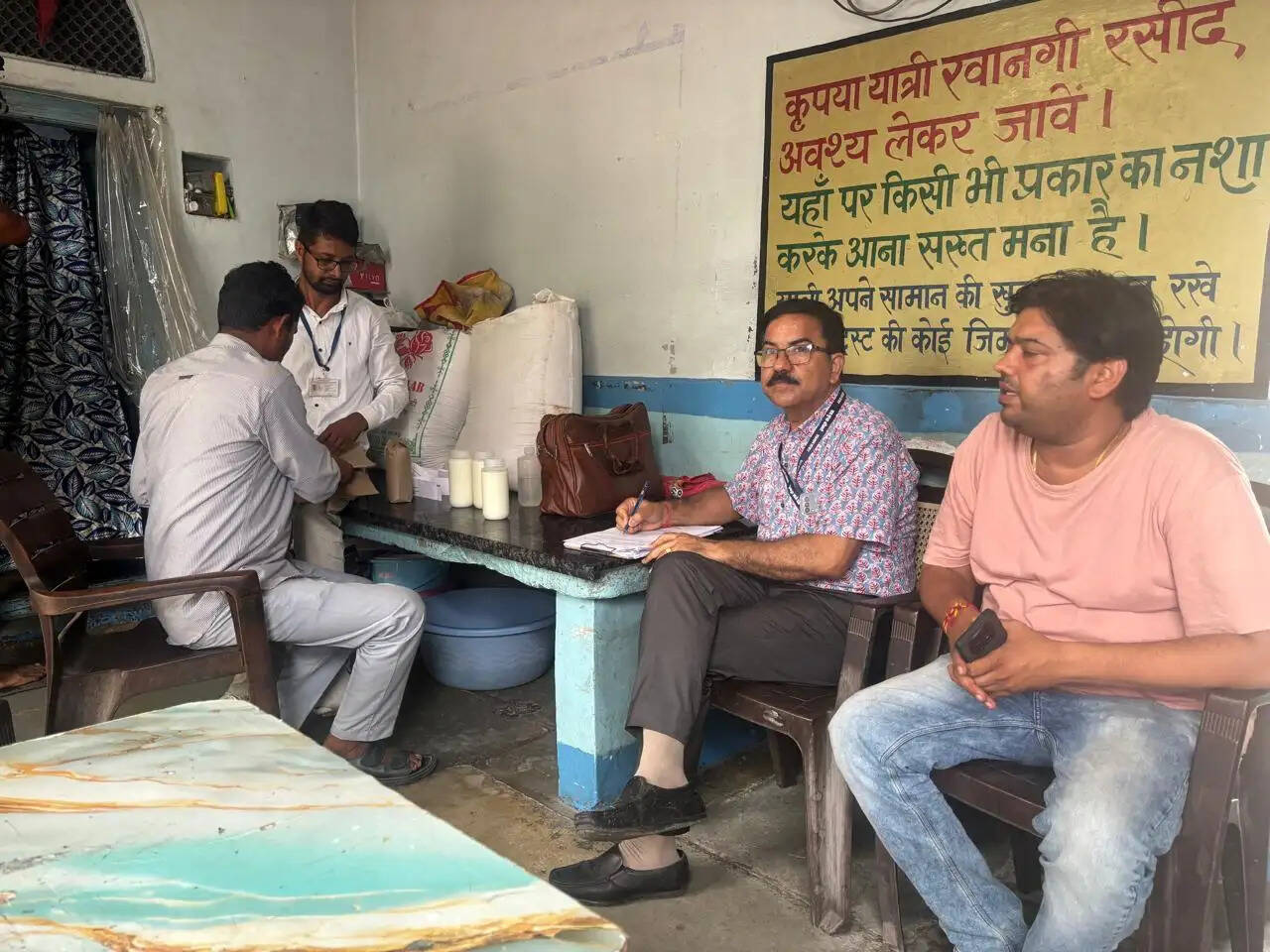 खाद्य सुरक्षा विभाग ने 100 किलो खराब मावा और गुलाब जामुन का पेस्ट कराया नष्ट