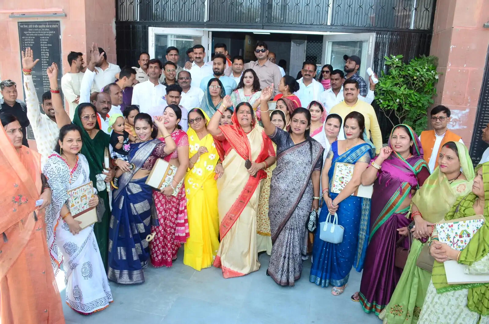 सदन की बैठक में समय पर नहीं पहुंचे अधिकारी, भड़के पार्षदों ने किया बहिष्कार