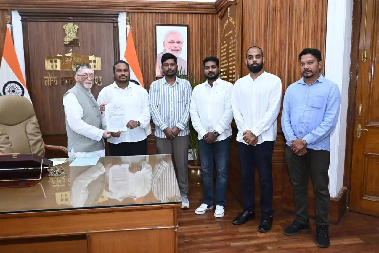 मध्य&nbsp;प्रदेश में 30 आदिवासी बच्चों की मौत के विरोध में आदिवासी कांग्रेस ने दिया धरना