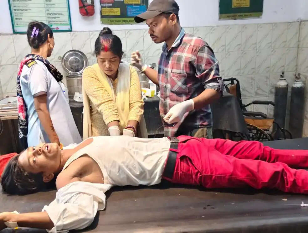 मोबाइल छीनने का विरोध पड़ा भारी, दो युवकों पर चाकू से हमला, एक की हालत गंभीर