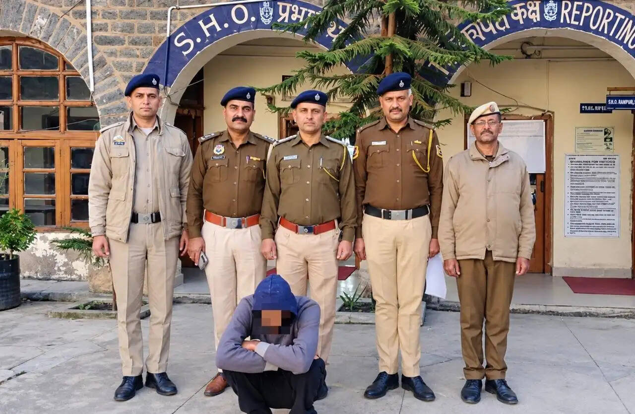 शिमला : कमरे की अलमारी के पीछे छिपा रखा था चिट्टा, आरोपी गिरफ्तार