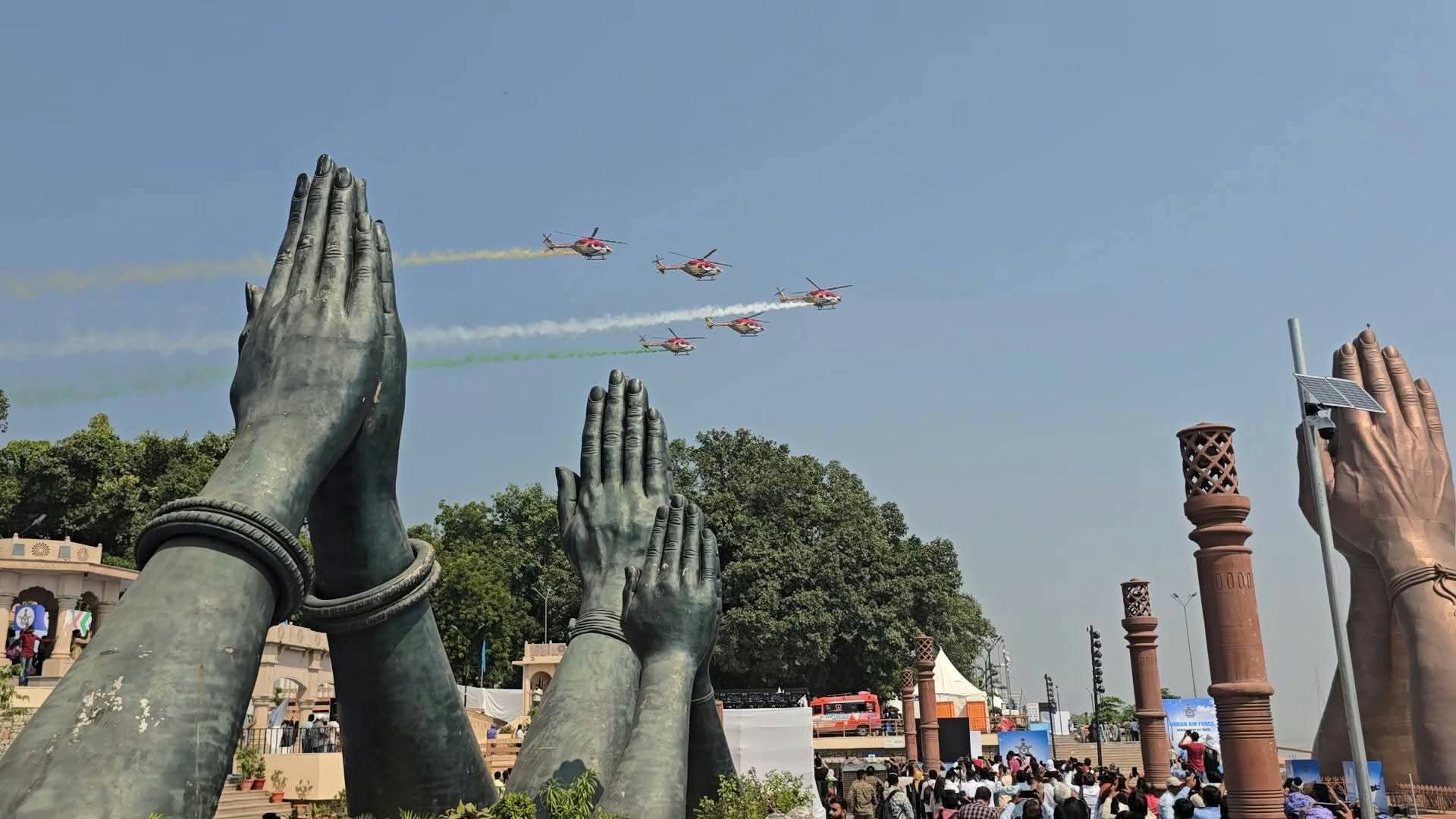 वाराणसी में एयरशो 'विंग्स ओवर गंगा' के पहले दिन दिखा रोमांच, वायुसेना ने मोहा मन